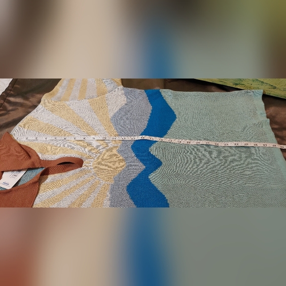 Simple Men's Sunrise Motif V-Neck Sweater — Blue, Teal & Brown - Picture 7 of 9